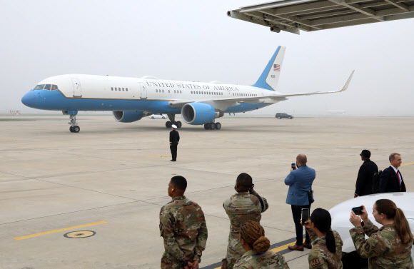 한국 도착한 해리스 미국 부통령
