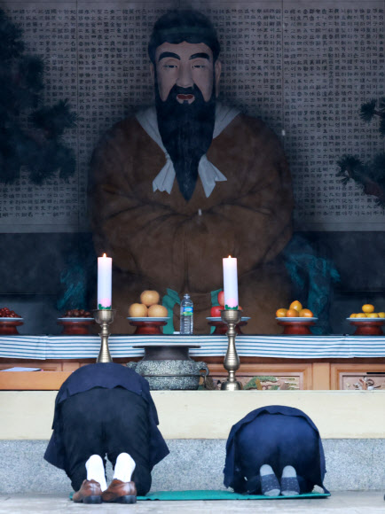 오늘은 단기 4355년 개천절