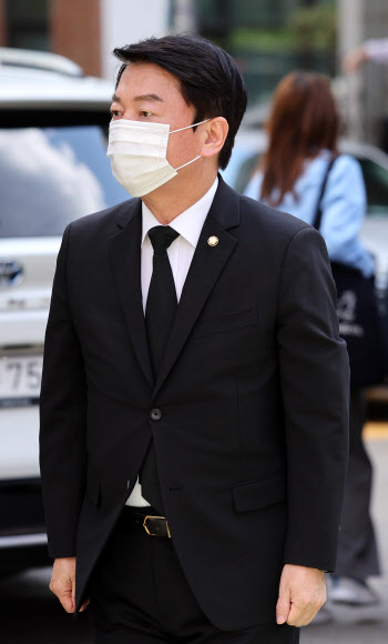 김동길 명예교수 빈소 조문 온 안철수