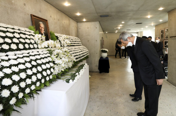 정몽준 이사장, 김동길 명예교수 조문