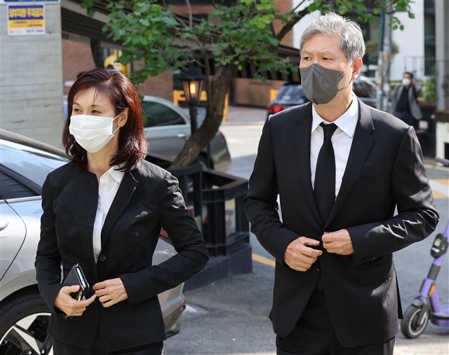 김동길 명예교수 빈소 찾은 노소영.노재헌