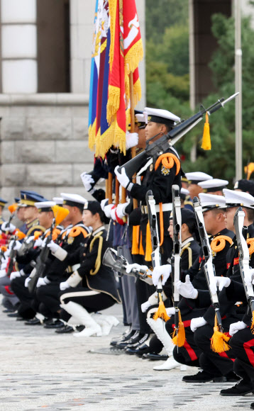 공연하는 국방부 의장대대