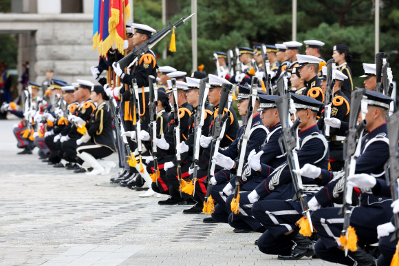 공연하는 국방부 의장대대