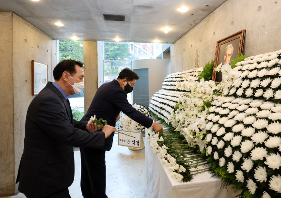김동길 교수 빈소 조문 온 권성동-김석기