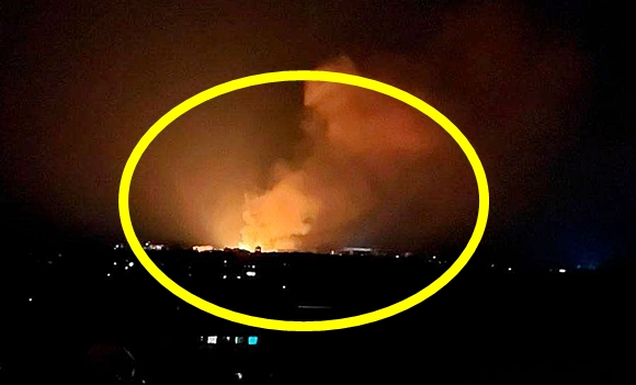 5일(현지시간) 자폭 드론 샤헤드-136을 동원한 러시아군 야간 공습으로 우크라이나 키이우주 빌라 체르크바 마을이 화염에 휩싸였다. 2022.10.5.  우크라이나 매체 뜨루하 텔레그램