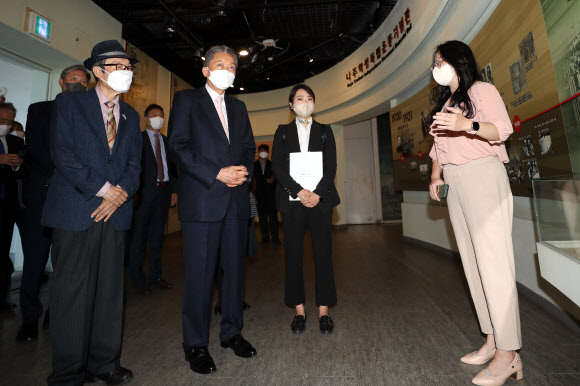 나주학생독립운동 역사 듣는 하토야마 전 총리