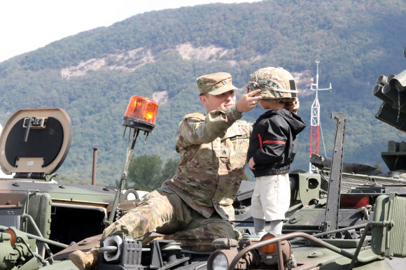 미군 아저씨랑 사진찍기