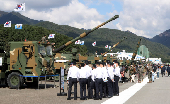 화창한 날씨 속 계룡세계군문화엑스포