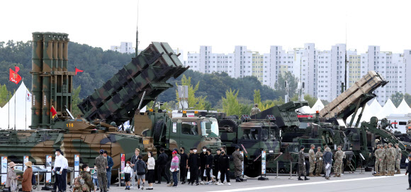 첨단 군 장비가 한 자리에