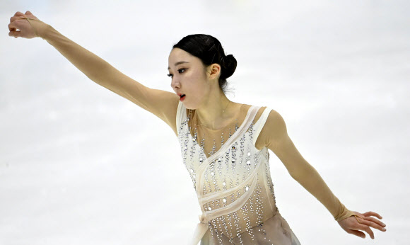 피겨스케이팅 김예림이 9일(현지시간) 핀란드 에스포에서 열린 2022 국제빙상경기연맹(ISU) 챌린저 시리즈 핀란디아 트로피 여자 싱글 프리스케이팅에서 멋진 연기를 펼치고 있다. AP 연합뉴스