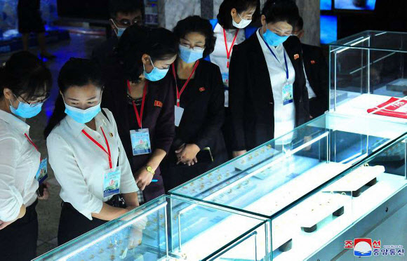 북한 평양제1백화점 상품전시회