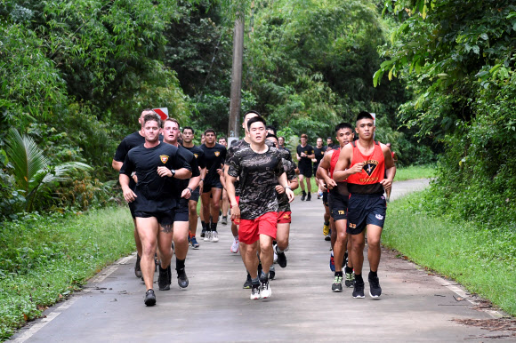 체력단련을 하는 한·미·필리핀 해병대