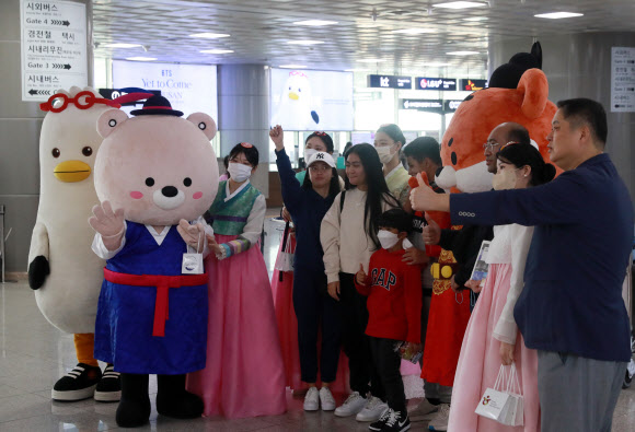 부산으로 향한 전 세계 아미들