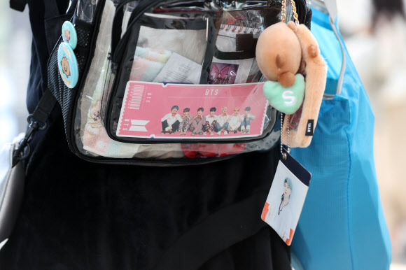 부산행 KTX 타는 승객