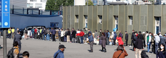 독감 예방접종 기다리는 줄