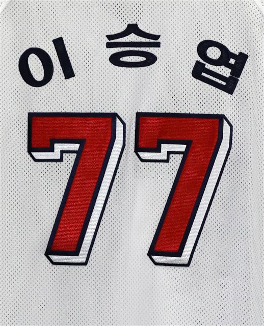 이승엽 감독의 등번호는 77번