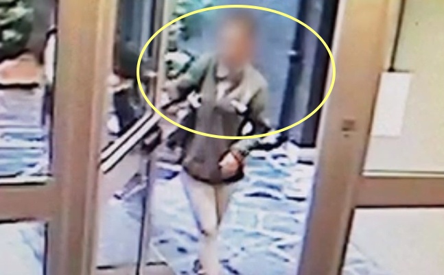 CCTV에 포착된 롤라 살해 용의자 A씨. 유튜브 캡처