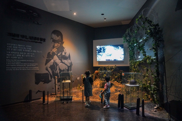 DMZ 박물관에선 전쟁의 비극을 체험할 수 있다.