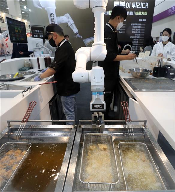 ‘인간과 로봇의 분업’