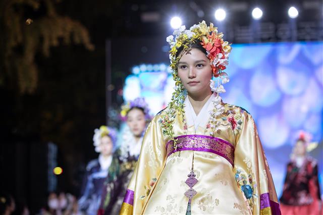 ‘꽃’ 같은 한복