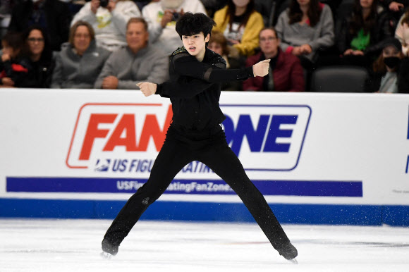 Norwood, Massachusetts, USA; Junhwan Cha (KOR) performs during the men‘s short program at Tenley E. Albright Performance Center. Mandatory Credit: Eric Canha-USA TODAY Sports 2022-10-22   연합뉴스