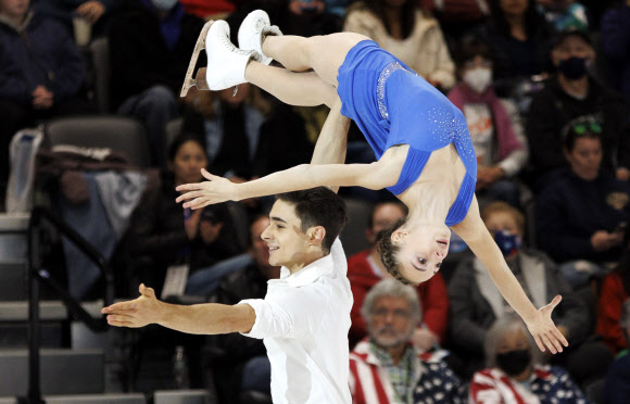 Anna Valesi and Manuel Piazza of Italy compete in the Pairs Short program of the Figure Skating Grand Prix America 2022 in Norwood, Massachusetts, USA, 21 October 2022. EPA 연합뉴스