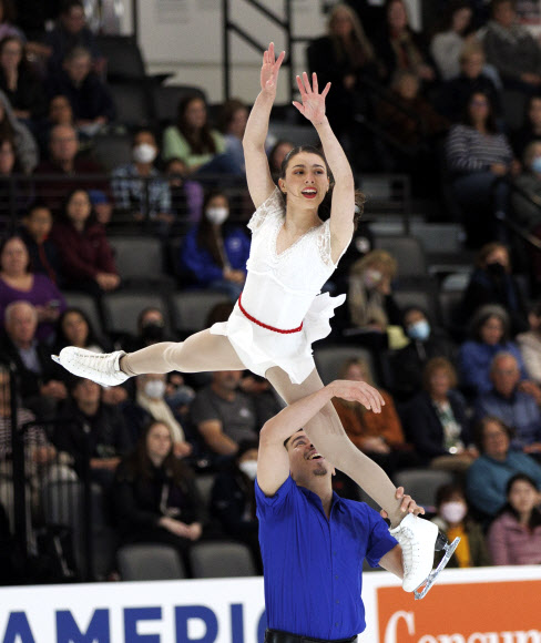 Valentina Plazas and Maximiliano Fernandez of The United States of America compete in the Pairs Short program of the Figure Skating Grand Prix America 2022 in Norwood, Massachusetts, USA, 21 October 2022.  EPA 연합뉴스