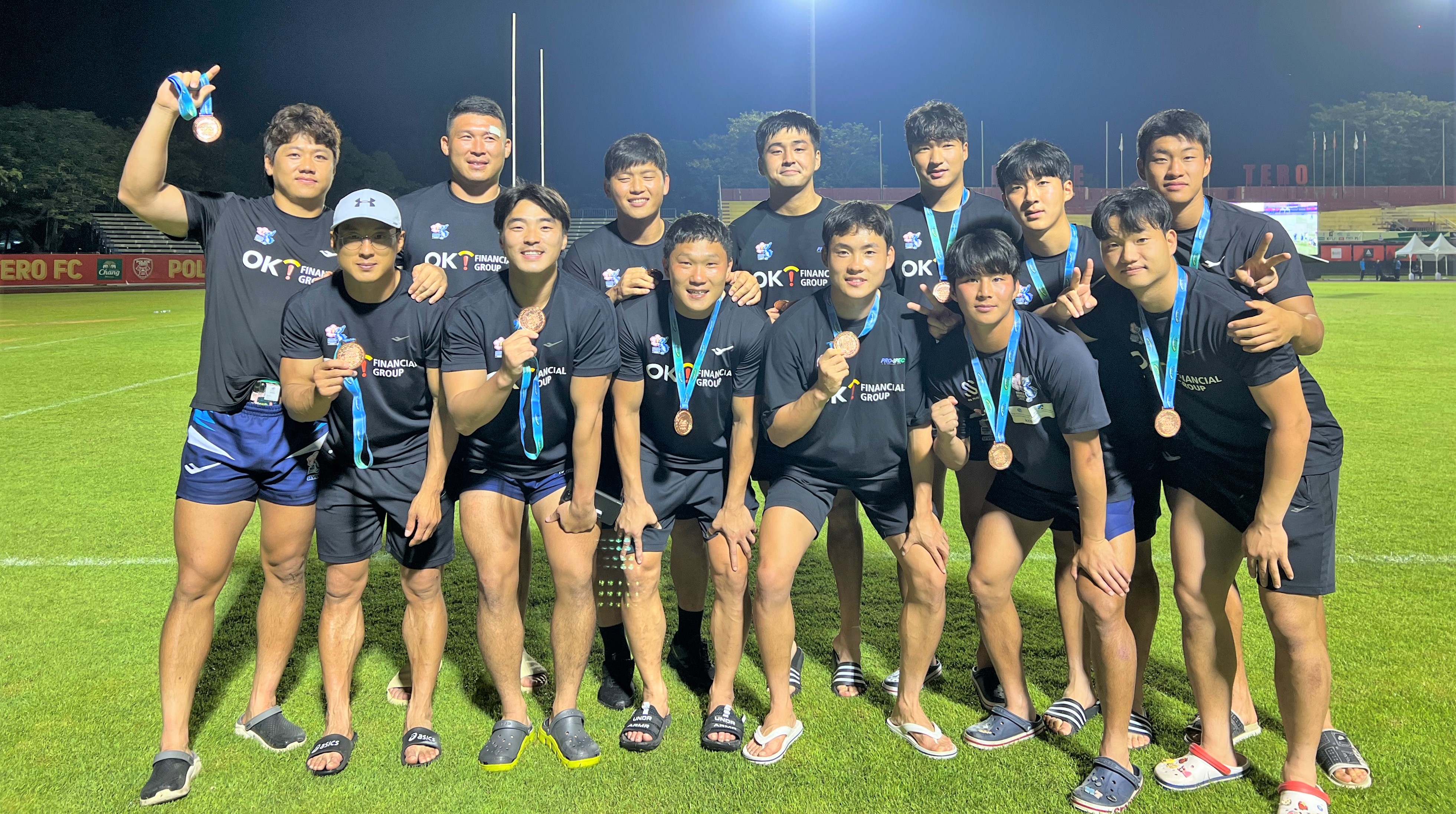 23일 태국 방콕에서 끝난 2022 아시아럭비 세븐스 시리즈 1차전에서 3위를 기록한 한국 럭비대표팀이 기념촬영을 하고 있다. 럭비협회 제공