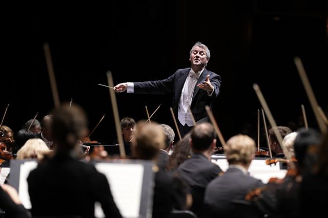 오스트리아의 명문 악단 브루크너 오케스트라 린츠가 26~27일 브루크너와 베토벤의 음악으로 첫 내한 공연을 펼친다. 인아츠프로덕션 제공