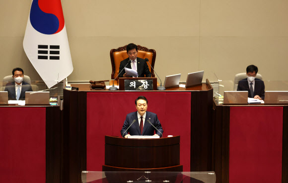 시정연설하는 윤석열 대통령
