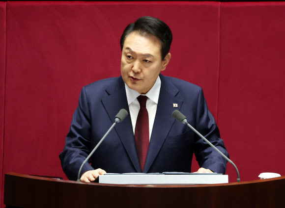 시정연설하는 윤석열 대통령