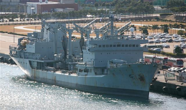 부산기지 정박해 있는 나스르함