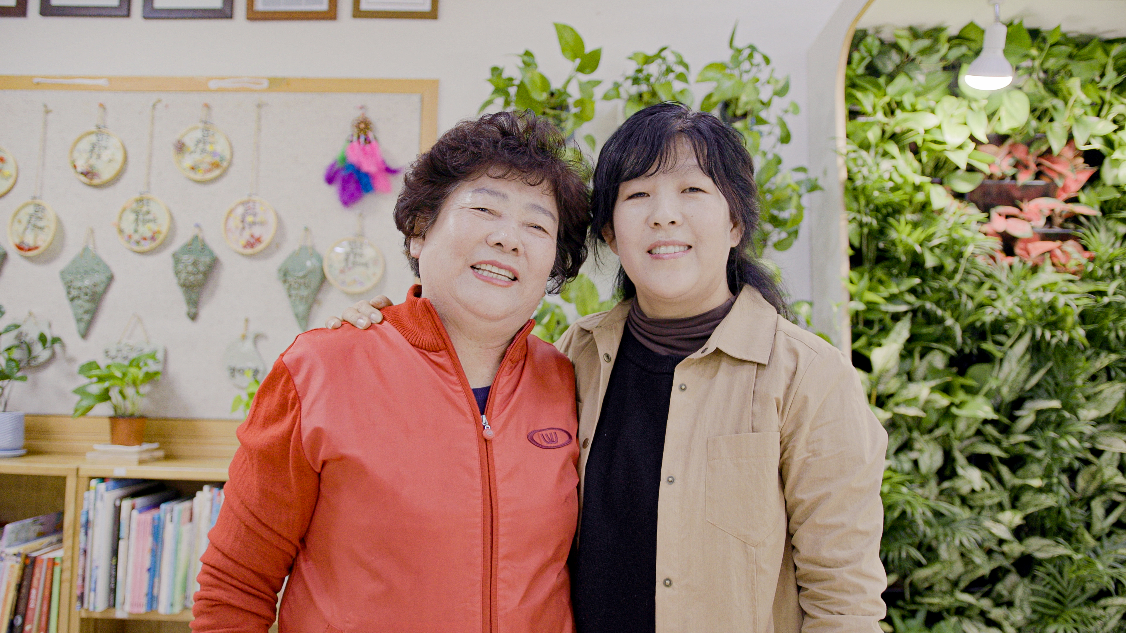 39년간 3대째 선행을 이어오고 있는 이이순(왼쪽)씨와 딸 김현미씨. LG복지재단 제공 