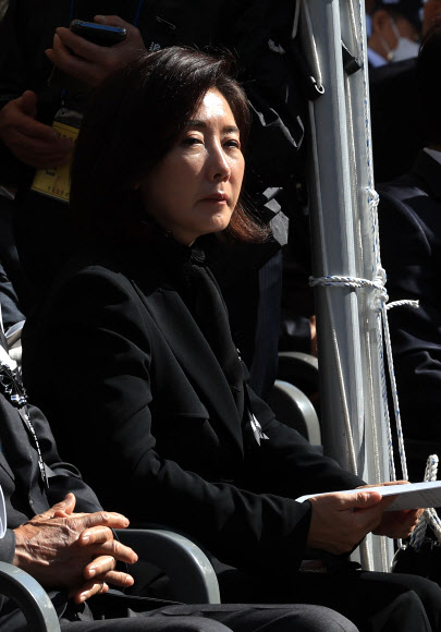 나경원 저출산고령사회위원회 부위원장이 26일 서울 동작구 국립현충원에서 열린 박정희 대통령 43주기 추도식에 참석하고 있다. 2022.10.26  연합뉴스