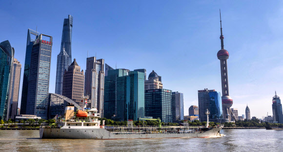 중국에서 가장 부자도시로 알려진 상하이 푸둥지역의 모습.