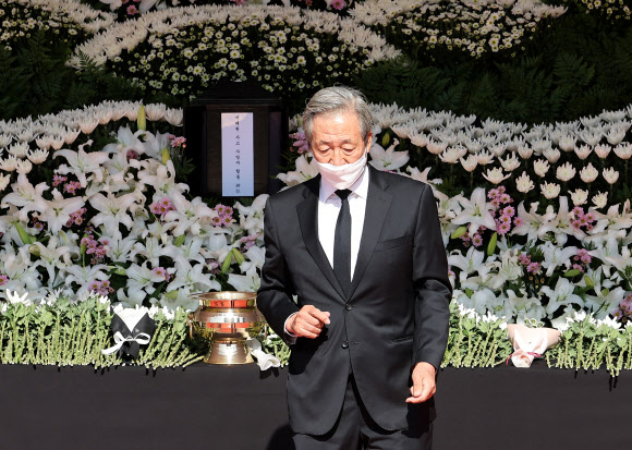 조문하는 정몽준 아산재단 이사장