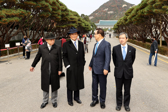 청와대 찾은 아소 부총재
