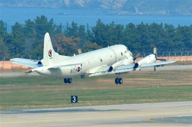 동해로 출동하는 해군 대잠초계기