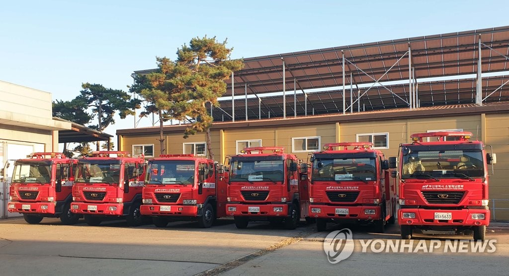 부산시가 라오스에 무상 기증한 소방차량. 연합뉴스  