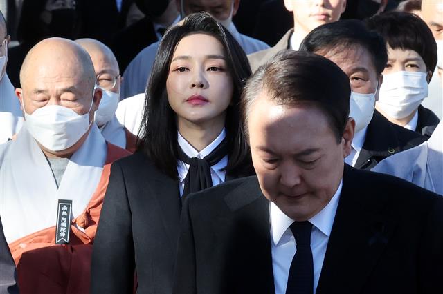 위령법회 참석한 김건희 여사