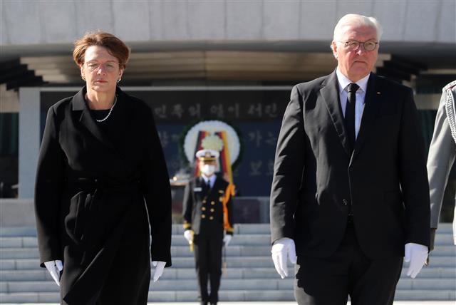 현충원 참배 마친 독일 대통령 부부