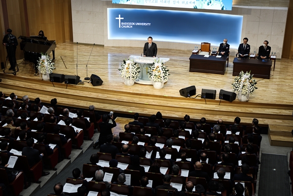 윤석열 대통령이 5일 서울 서초구 백석대학교 서울캠퍼스에서 열린 한국교회 이태원 참사 위로 예배에서 발언을 하고 있다. 2022.11.5  연합뉴스/대통령실 제공