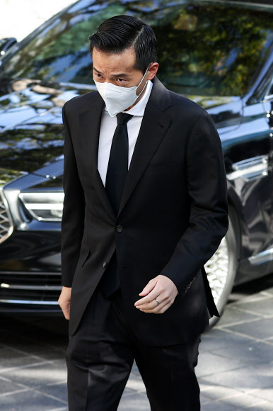 김동관 한화그룹 부회장이 6일 오전 서울 중구 CJ인재원에 마련된 CJ그룹 이재현 회장 모친 손복남 그룹 고문의 빈소를 방문하고 있다. 2022.11.6  연합뉴스