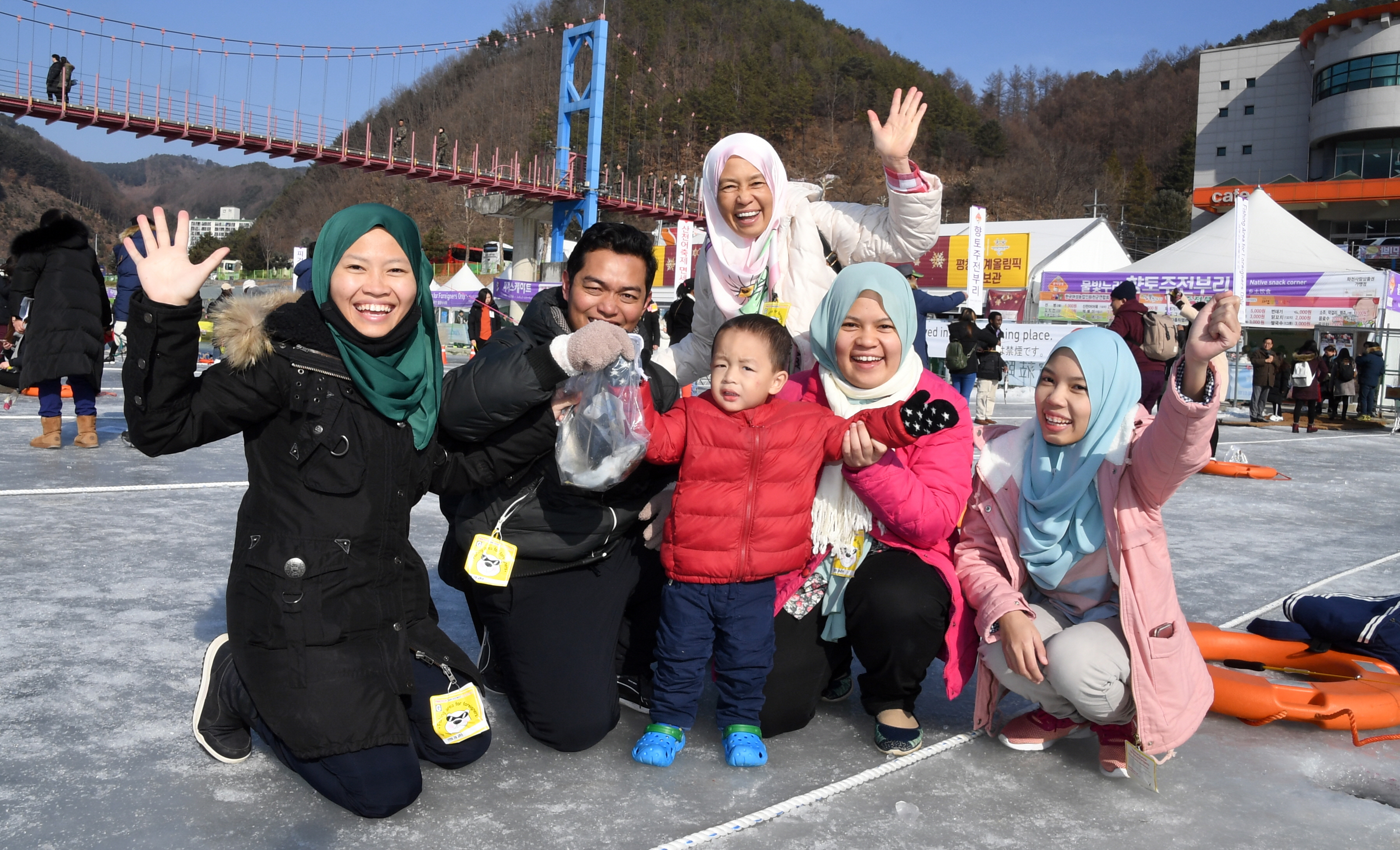 2019 화천 산천어축제를 찾은 외국인 관광객. 화천군 제공