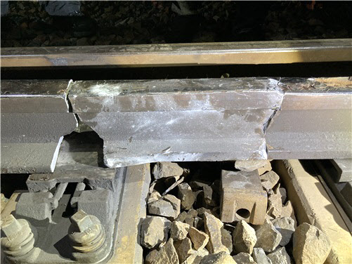 “탈선 무궁화호, 사고구간 진입 전에 이미 선로 파손돼”