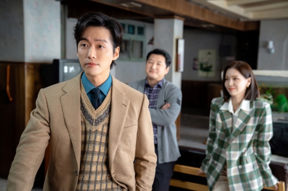 남궁민(왼쪽부터), 박진우, 김지은 코믹 삼촘사가 펼친 연기가 볼 만했다.<br>SBS 제공
