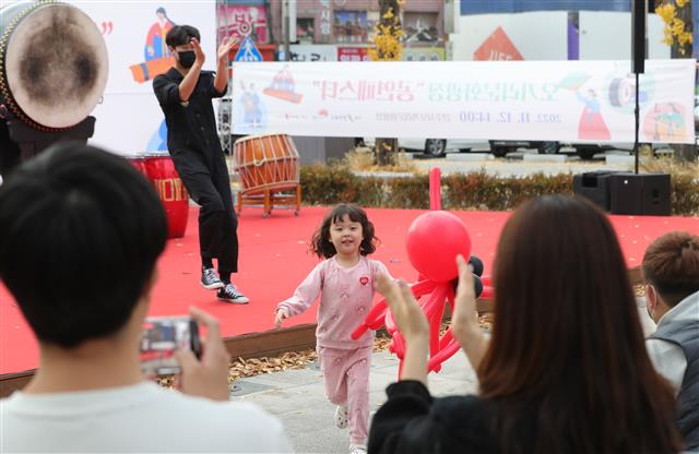 가족 모두 즐거운 풍선아트 공연