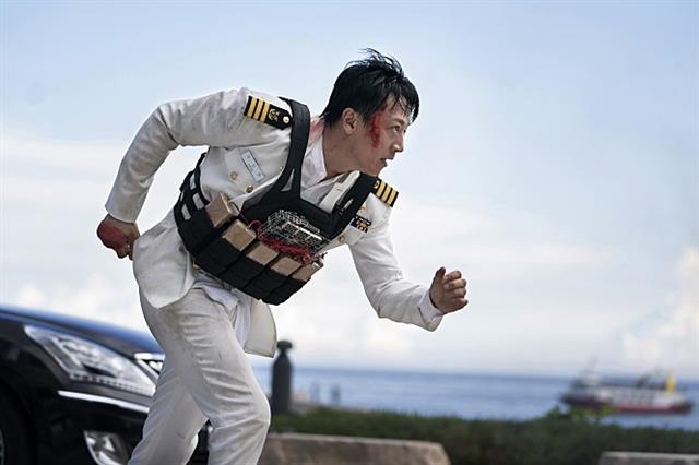 영화 ‘데시벨’은 폭탄 테러를 막기 위한 전 해군 부함장 도영(김래원)의 고군분투를 그렸다. 마인드마크 제공