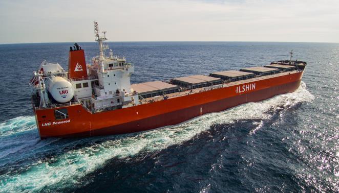 국내 개발한 고망간강 소재의 LNG 연료탱크가 탑재된 일신그린아이리스호. IMO는 고망간강을 극저온화물·연료 선박 소재로 인정했다고 해양수산부가 15일 밝혔다. 해양수산부 제공