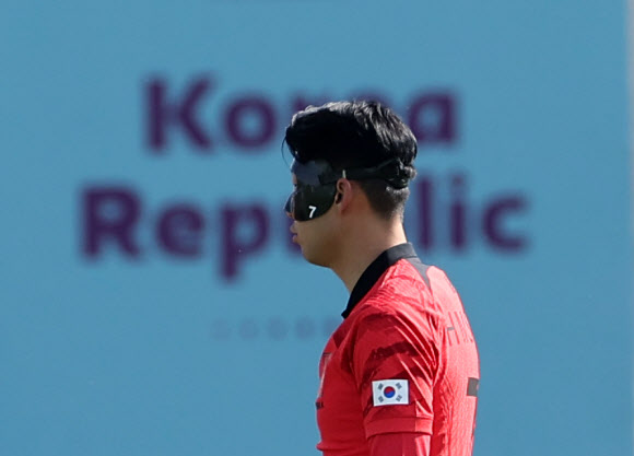 보호대 착용한 손흥민